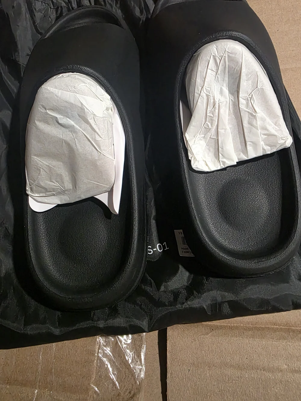 Size 11 Men's YEEZY YS-01 Black Slide - Brand New With Dust Bag